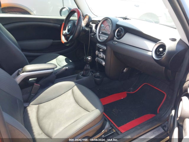 2010 MINI COOPER CLUBMAN WMWML3C53ATX51253 Photo 4