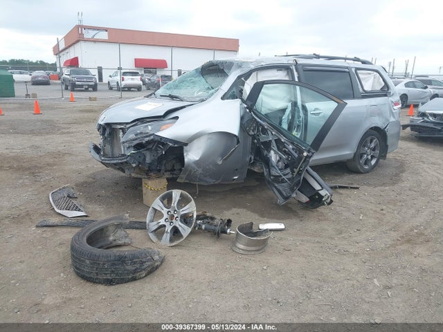 Toyota Sienna Se 8 Passenger 2015 5TDXK3DC4FS675564 Image 2