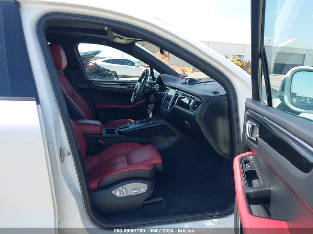 2018 PORSCHE MACAN WP1AA2A50JLB19639 Photo 4