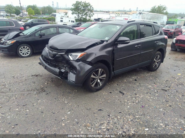 Toyota Rav4 Xle 2017 JTMRFREV0HJ110664 Image 2