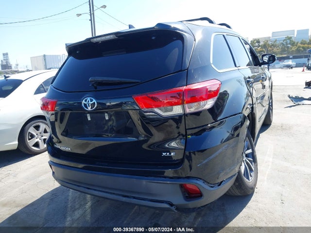 Toyota Highlander Xle 2019 5TDKZRFH9KS569736 Image 16