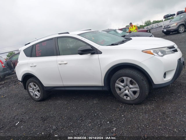 Toyota RAV4 LE 2015 JTMBFREVXFJ014409 Image 13