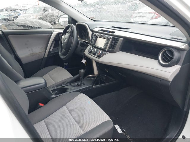 Toyota RAV4 LE 2015 JTMBFREVXFJ014409 Image 5