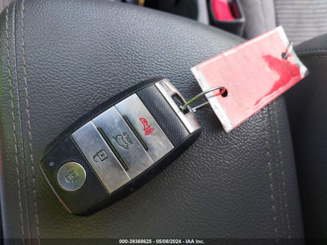 KNDCB3LC2J5127934 KIA NIRO LX