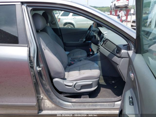 KNDCB3LC2J5127934 KIA NIRO LX