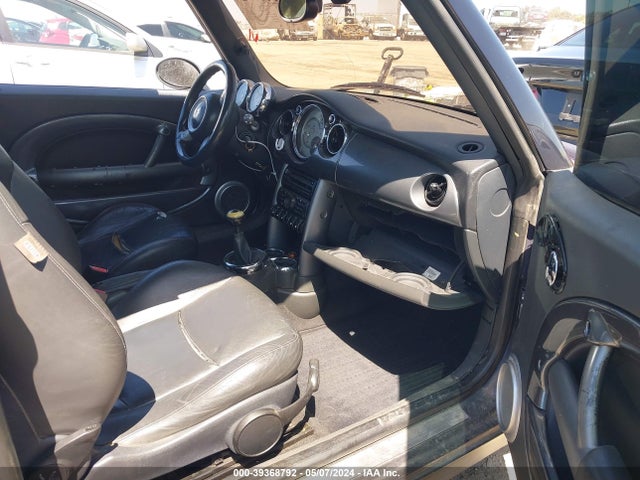 2005 MINI COOPER WMWRF33425TF60632 Photo 4