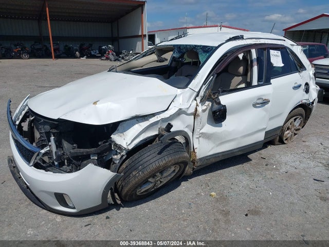 KIA Sorento Lx V6 2015 5XYKT4A79FG639905 Image 2