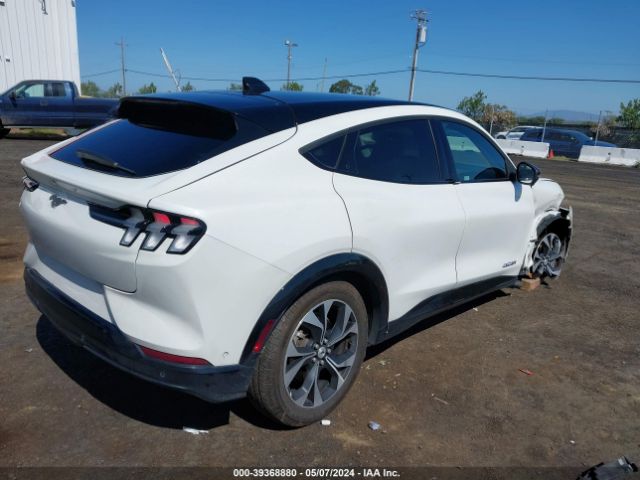 3FMTK3SUXNMA12357 Ford Mustang Mach-e Premium