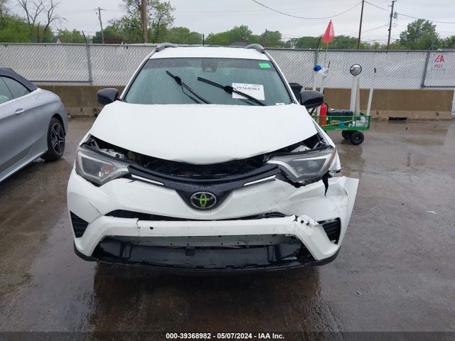Toyota RAV4 LE 2018 JTMZFREV7JJ733981 Image 12