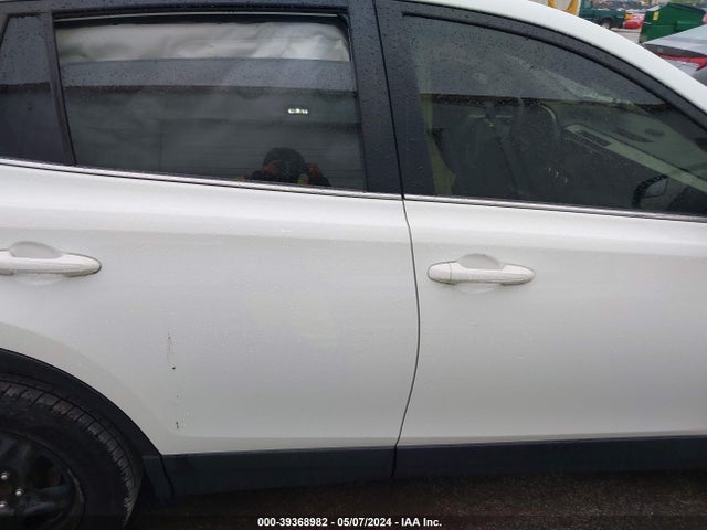 Toyota RAV4 LE 2018 JTMZFREV7JJ733981 Image 13