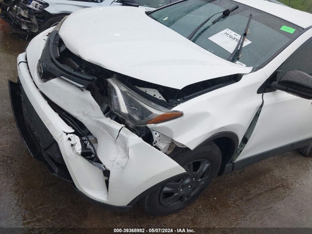Toyota RAV4 LE 2018 JTMZFREV7JJ733981 Image 19