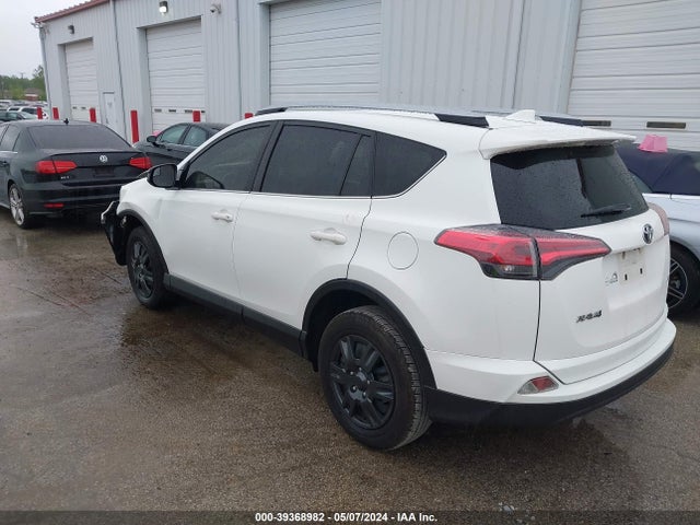 Toyota RAV4 LE 2018 JTMZFREV7JJ733981 Image 3