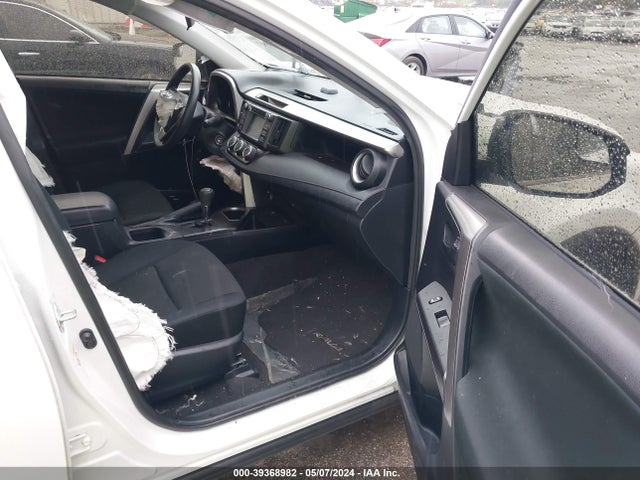 Toyota RAV4 LE 2018 JTMZFREV7JJ733981 Image 5