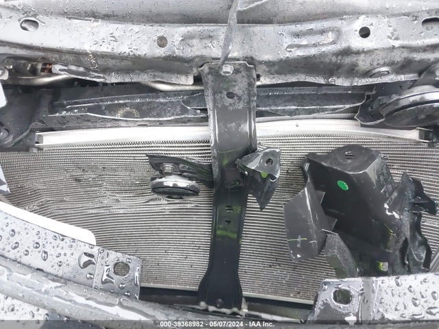 Toyota RAV4 LE 2018 JTMZFREV7JJ733981 Image 6