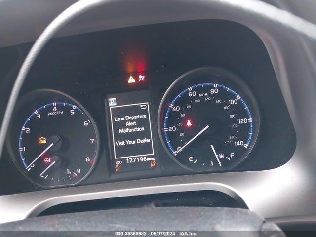 Toyota RAV4 LE 2018 JTMZFREV7JJ733981 Image 7