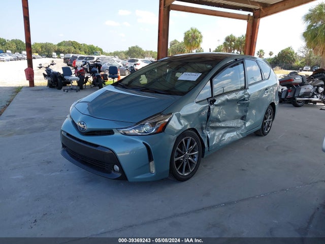 Toyota Prius V Five 2015 JTDZN3EU2FJ032943 Image 2