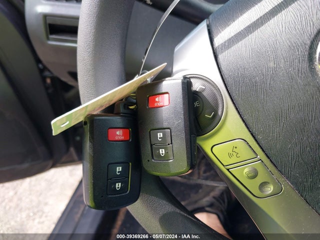 Toyota Prius V Three 2017 JTDZN3EU4HJ073092 Image 11