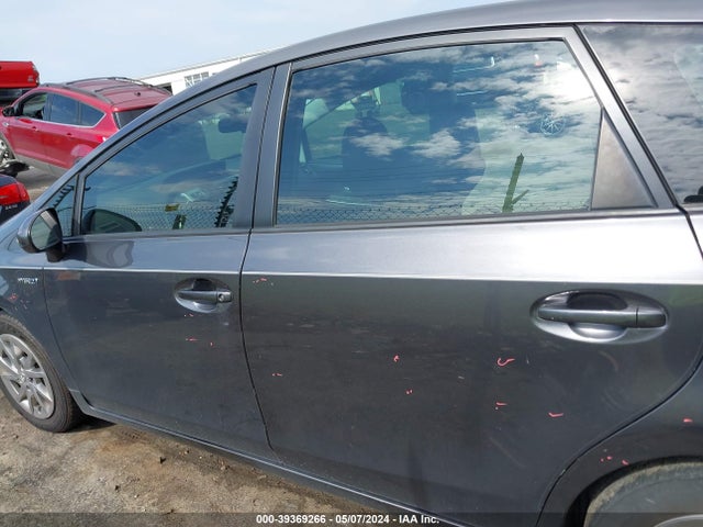Toyota Prius V Three 2017 JTDZN3EU4HJ073092 Image 14