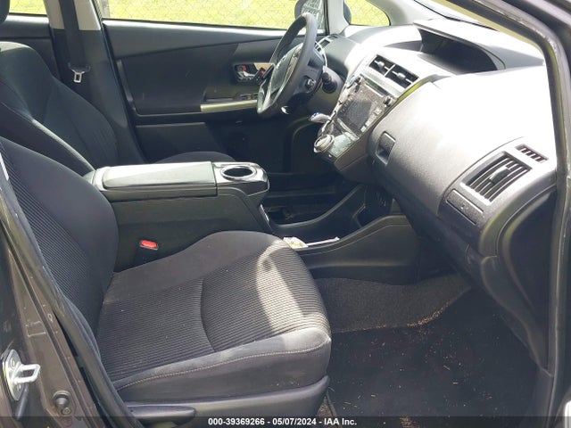 Toyota Prius V Three 2017 JTDZN3EU4HJ073092 Image 5