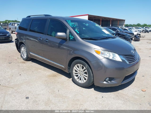 Toyota Sienna Xle 8 Passenger 2017 5TDYZ3DC9HS806426 main image