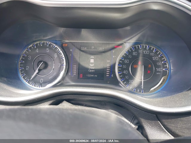 Chrysler 200 Limited 2015 1C3CCCAB4FN584375 Image 7