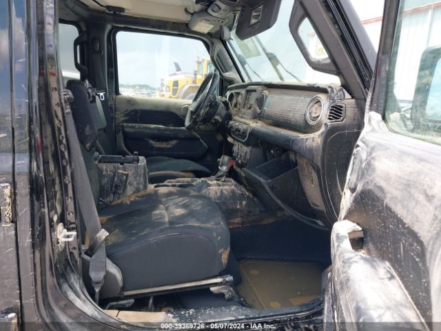 1C4HJXEGXJW321945 Jeep Wrangler Unlimited Sahara