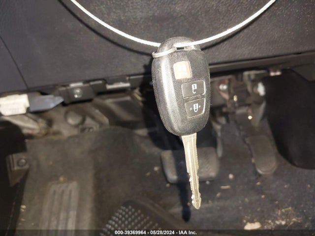 Toyota RAV4 LE 2018 2T3BFREV3JW857930 Image 11
