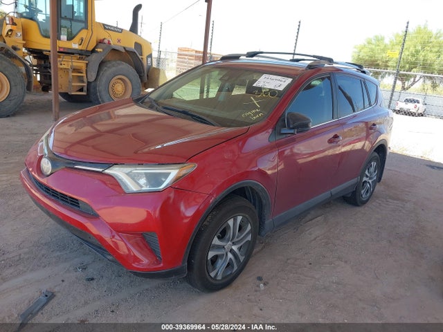 Toyota RAV4 LE 2018 2T3BFREV3JW857930 Image 2