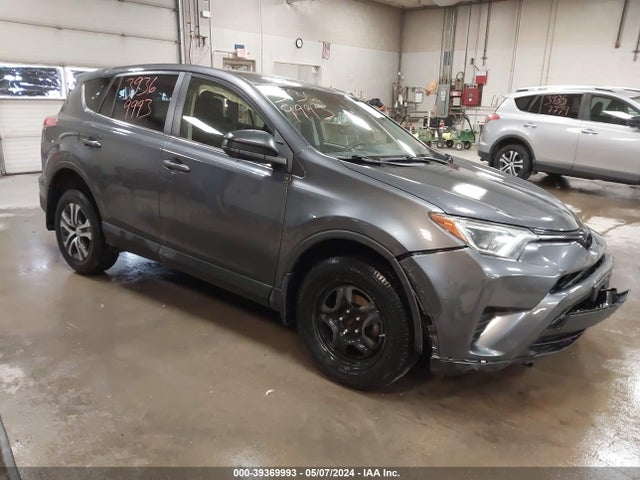 Toyota RAV4 LE 2018 JTMBFREV7JD248269 головне зображення
