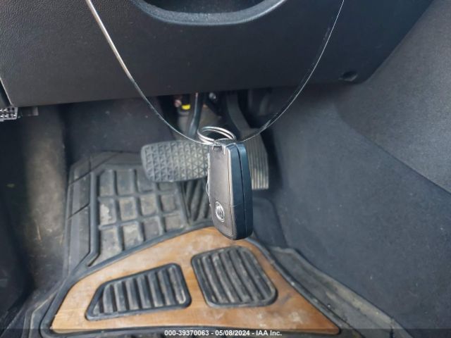 1G4GC5G32GF164114 Buick Lacrosse Leather