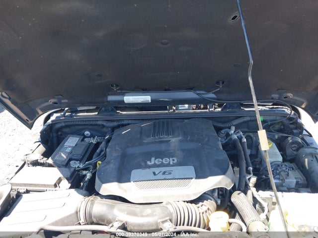 1C4HJWEG9HL737765 Jeep Wrangler Unlimited Sahara 4x4