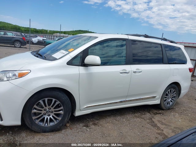 Toyota Sienna Xle 8 Passenger 2018 5TDYZ3DC1JS953006 Image 14