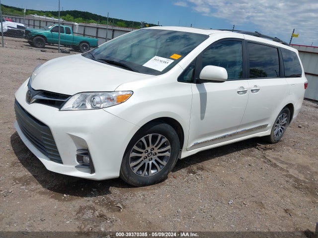 Toyota Sienna Xle 8 Passenger 2018 5TDYZ3DC1JS953006 Image 2