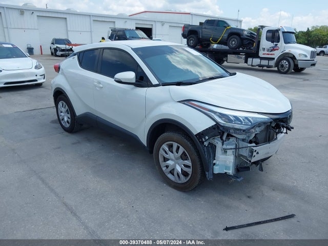 Toyota C-HR LE 2021 NMTKHMBX8MR130855 main image