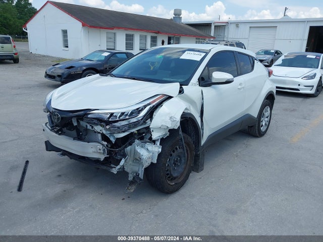 Toyota C-HR LE 2021 NMTKHMBX8MR130855 Image 2