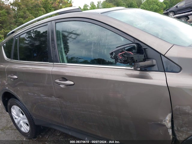 Toyota RAV4 LE 2015 2T3BFREV9FW258456 Image 13