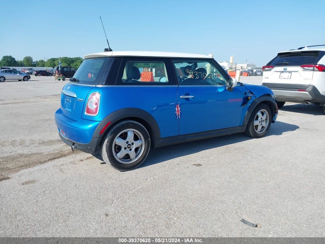 2011 MINI COOPER WMWSU3C53BT253866 Photo 3