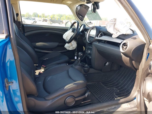 2011 MINI COOPER WMWSU3C53BT253866 Photo 4