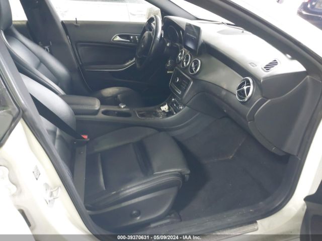 WDDSJ4EB7HN425677 Mercedes-Benz CLA 250