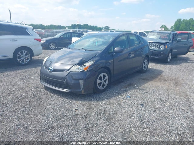 Toyota Prius Three 2014 JTDKN3DU1E0365836 Image 2