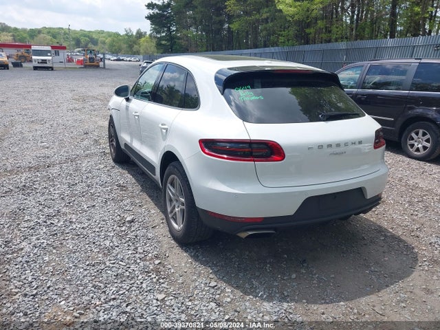 2018 PORSCHE MACAN WP1AA2A57JLB20383 Photo 2