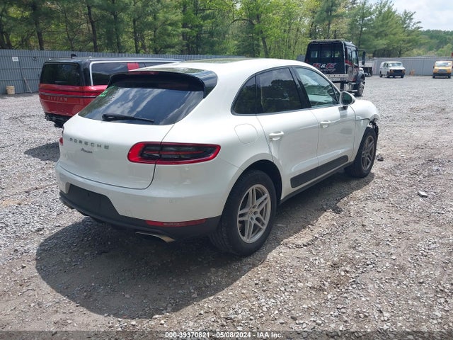 2018 PORSCHE MACAN WP1AA2A57JLB20383 Photo 3