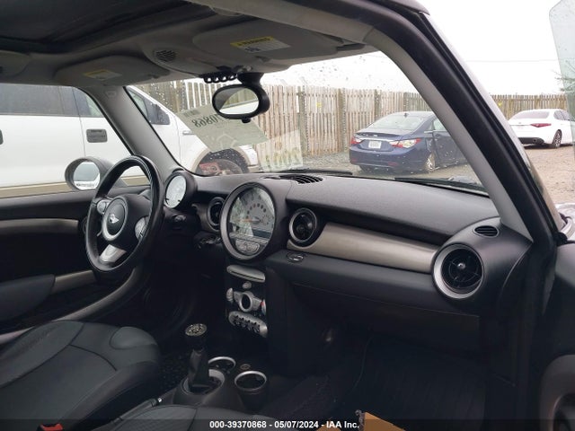 2009 MINI COOPER S WMWMF73579TX40413 Photo 4