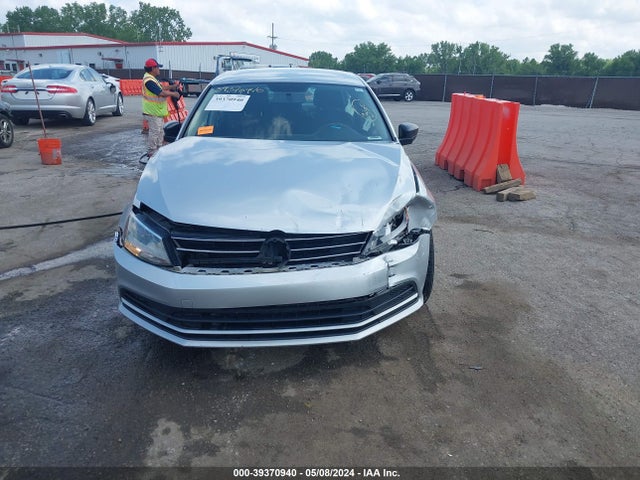 3VW2K7AJ5FM204900 Volkswagen Jetta 2.0l S