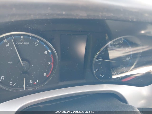 Toyota RAV4 LE 2018 JTMZFREV8JJ210646 Image 16