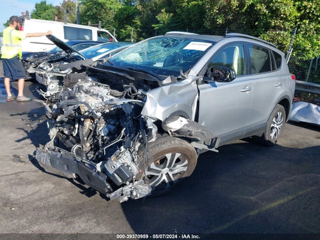 Toyota RAV4 LE 2018 JTMZFREV8JJ210646 Image 2