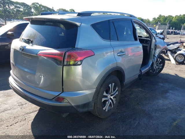 Toyota RAV4 LE 2018 JTMZFREV8JJ210646 Image 4