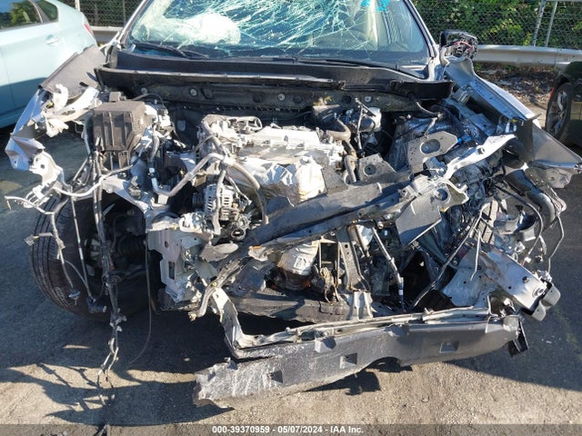 Toyota RAV4 LE 2018 JTMZFREV8JJ210646 Image 6
