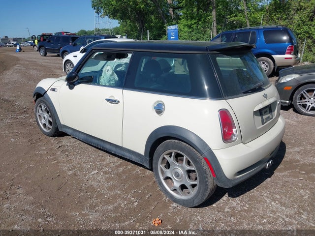 2005 MINI COOPER S WMWRE33505TL13232 Photo 2