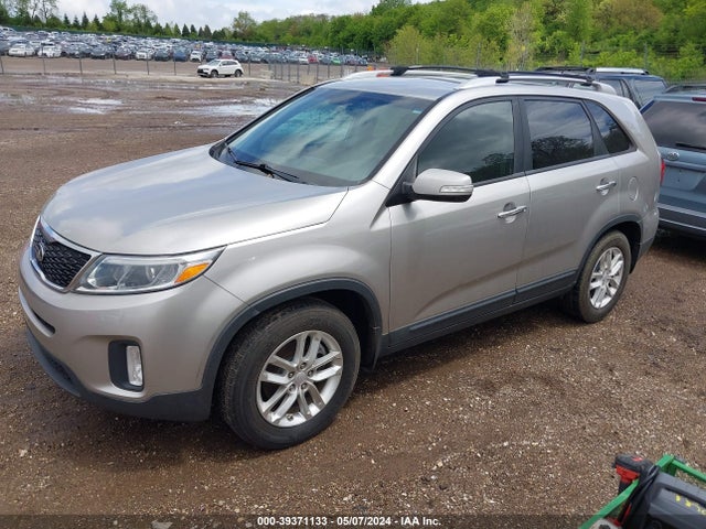 KIA SORENTO LX 2015 5XYKT4A60FG559030 Image 2